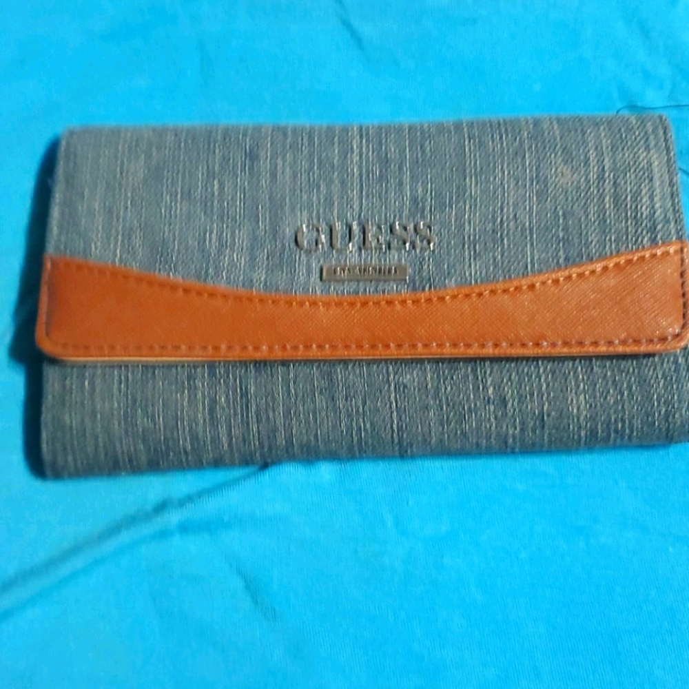 Guess wallet NWT price firm